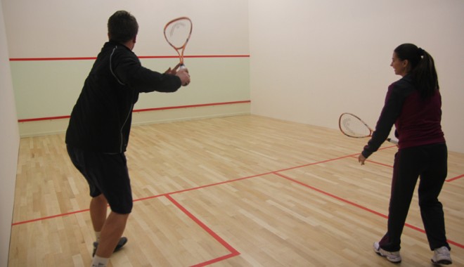 De vineri, la Constanța se joacă squash - squash43-1324069499.jpg
