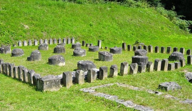 Ministerul Culturii cere anchetă penală pentru distrugerile provocate la Sarmizegetusa Regia - sr-1310481825.jpg