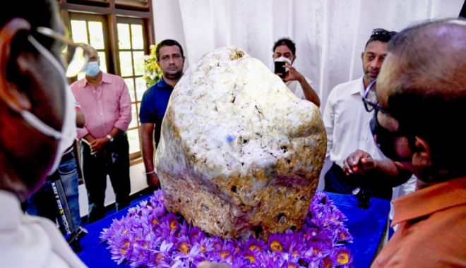Sri Lanka va scoate la licitaţie cel mai mare safir albastru natural din lume - srilanka-1639490293.jpg