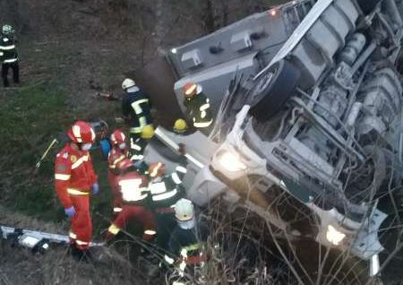 Camion implicat într-un accident grav, soldat cu moartea unei persoane - ss-1585418924.jpg