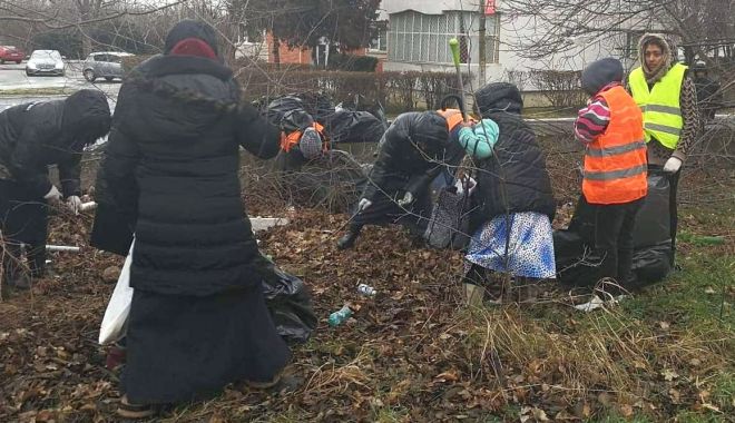S-a făcut curățenie, astăzi, pe stadionul de rugby de pe 