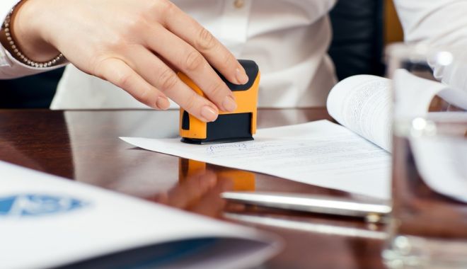 Parlamentul a votat legea privind eliminarea ștampilei din administrația publică - stamp-1568212297.jpg