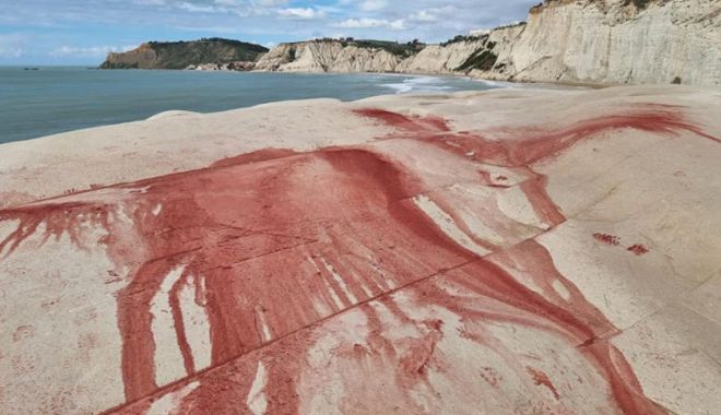 Faimoasele stânci din Sicilia, denumite „Scala dei Turchi”, au fost vandalizate - stancivandalizate-1641828113.jpg