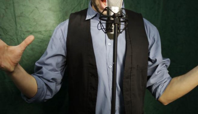 Spectacol  de stand-up comedy, la Iaki - standup-1411660653.jpg