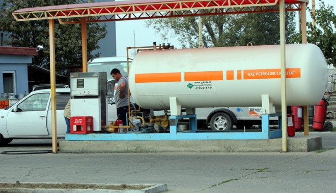 Constănțenii, disperați de creșterea prețului la benzină. Tot mai mulți trec pe GPL - statiegpl-1349361751.jpg
