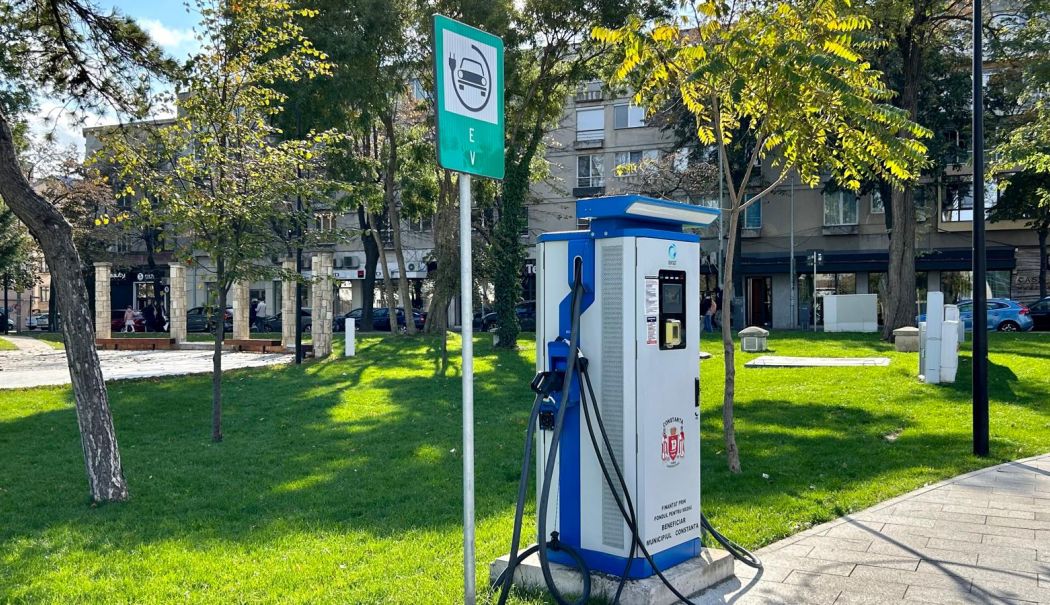 Rețeaua de stații de încărcare pentru mașini electrice a devenit funcțională - statii--1761209707.jpeg