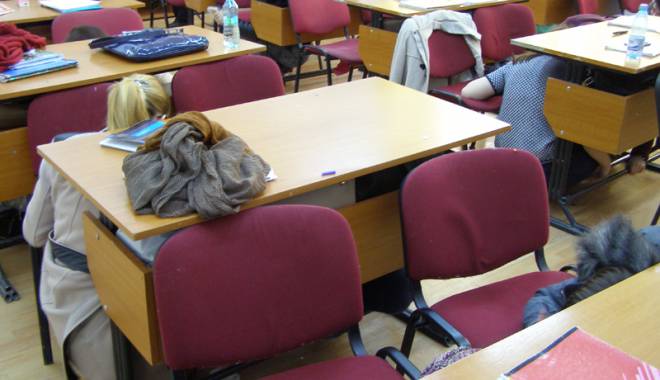 În 10 ani se înjumătățește numărul de elevi - statisticiinfricosatoare-1439229735.jpg