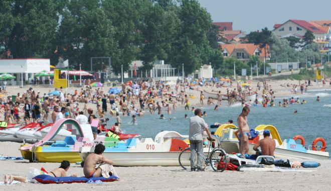 Alertă la Costinești. Mai mulți tineri suspecți de Covid-19, în vacanță în stațiune - statiuneplajacostinestisc44-1596607671.jpg