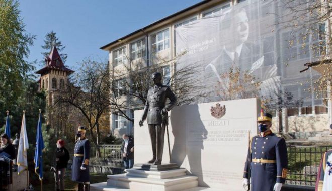 Statuia Regelui Mihai I, dezvelită la Sinaia, la 100 de ani de la nașterea fostului suveran - statuiaregelui-1635177936.jpg