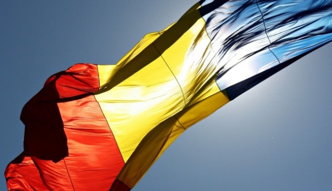 Ziua Imnului, celebrată pe faleza Constanței - steagulromaniei-1374998925.jpg