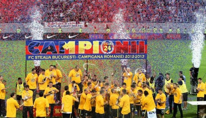 Steliștii au primit tricourile, medaliile și trofeul de campioni - steauacampioana-1400654944.jpg
