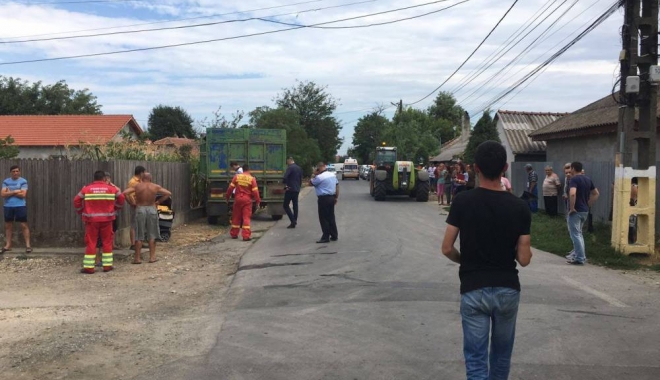 Vești proaste în cazul fetiței cu picioarele strivite de remorca unui tractor. 