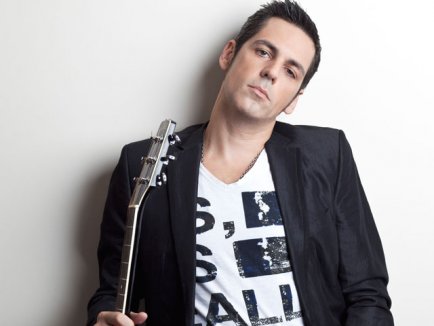 Iată CÂȘTIGĂTORII invitațiilor la concertul ȘTEFAN BĂNICĂ! - stefanbanicajrsarbatoritdefanila-1351236975.jpg