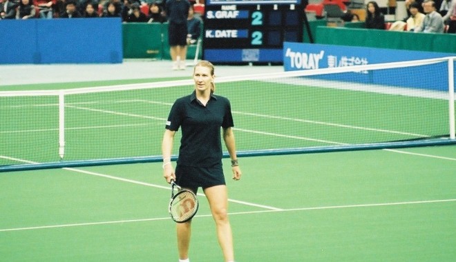 A murit tatăl lui Steffi Graf - steffigraffarewellworldtour2000-1386068433.jpg