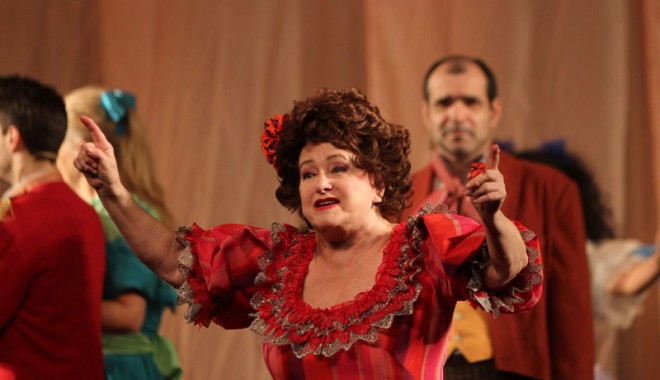 Stela Popescu a urcat pe scena Casei de Cultură din Constanța - stelapopescu4-1361986993.jpg