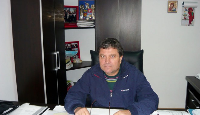 Ce proiecte are în lucru primarul din Topraisar, Stelian Gheorghe - steliangheorgheprimartopraisar1-1364821642.jpg