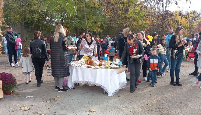 Distracţie la superlativ, la Sărbătoarea Toamnei de la Grădinița „Steluțele Mării” - stelutejpg2-1667827108.jpg