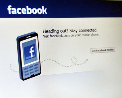 Facebook va reda automat clipurile video deschise în aplicația pentru mobil - stirefacebook-1379248056.jpg