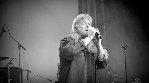 Rock-ul românesc este în doliu. A murit Florian Stoica, solistul trupei Conexiuni - stoica36592600-1573725793.jpg