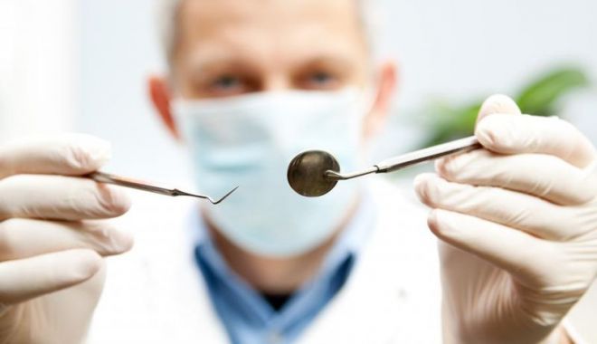 Zidarul acuzat că practică meseria de dentist a fost eliberat. Nu s-au depus plângeri pe numele lui - stomatolog1-1549871109.jpg