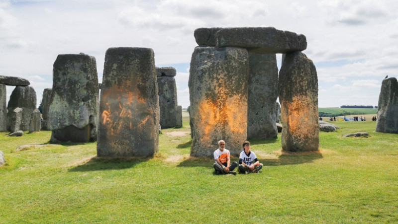 Complexul Stonehenge, vechi de 5.000 de ani, vandalizat cu vopsea pulbere - stonehenge-vopsit-1718819567.jpg