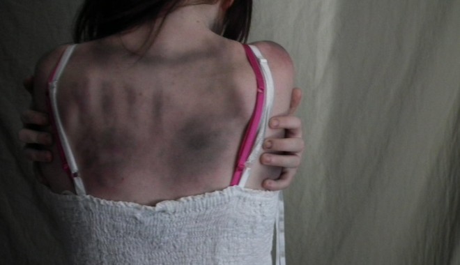 ADOLESCENTĂ din CONSTANȚA, RĂPITĂ din propria casă și VIOLATĂ - stopdomesticviolencebybrookeisag-1406810852.jpg