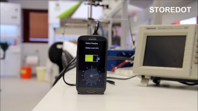 Prototipul unei baterii pentru telefon care se încarcă în 30 DE SECUNDE - storedot-1396958649.jpg