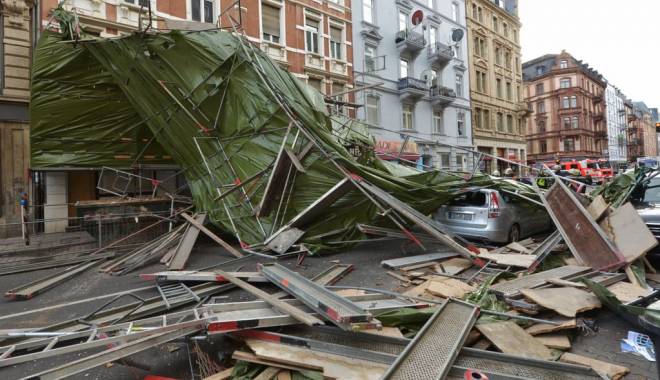 FURTUNĂ ÎN EUROPA CENTRALĂ. Cel puțin nouă morți! - stormniklas-1427892392.jpg
