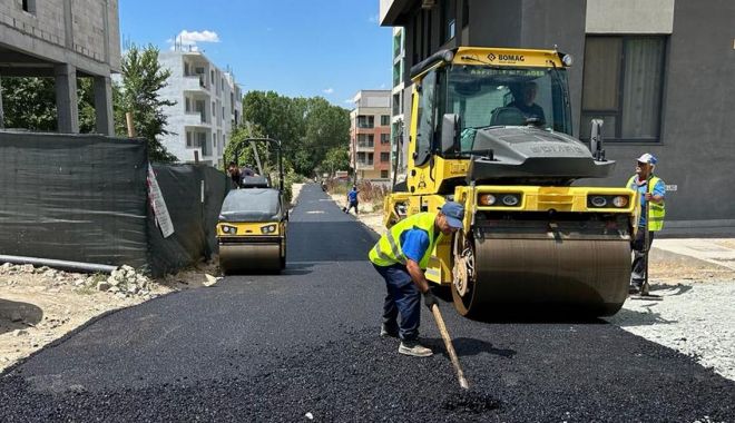 Continuă amenajarea infrastructurii rutiere în cartierul Universitate! Şoferii, sfătuiţi să nu staţioneze în zonele cu lucrări