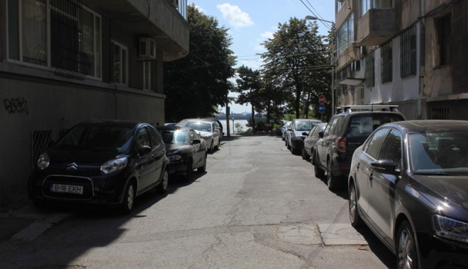 CONSTANȚA LUI MAZĂRE / Cum se umple Peninsula cu mastodonți de beton - stradagrigoretocilescu19-1347299255.jpg