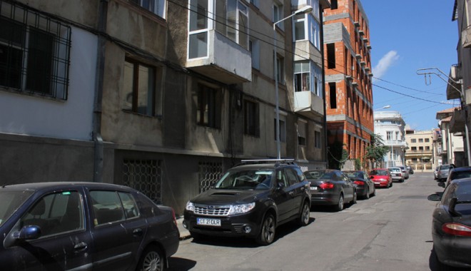 CONSTANȚA LUI MAZĂRE / Cum se umple Peninsula cu mastodonți de beton - stradagrigoretocilescu21-1347299266.jpg