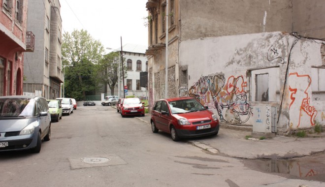CONSTANȚA / Ruină și nepăsare pe strada Sulmona - stradasulmona1-1336508019.jpg