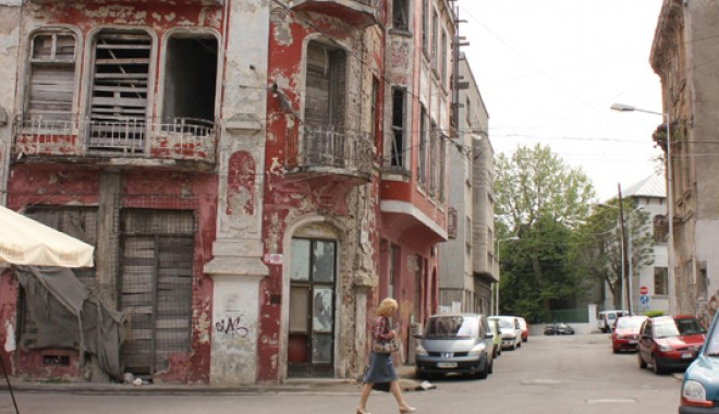 CONSTANȚA / Ruină și nepăsare pe strada Sulmona - stradasulmona33-1336508155.jpg
