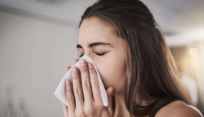 Cât rămân particulele de coronavirus în aer după ce o persoană infectată vorbește fără mască - stranut-1589444112.jpg