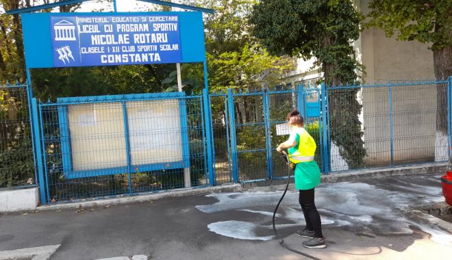 Străzile, aleile şi curţile şcolilor şi grădiniţelor din Constanţa, dezinfectate săptămânal - strazile-1631535426.jpg