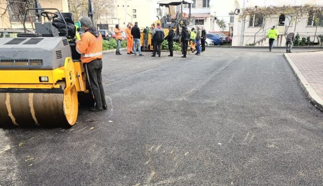 Autoritățile locale din Mangalia asfaltează străzile din oraș cu bani europeni - straziledinmangalia2-1637263290.jpg