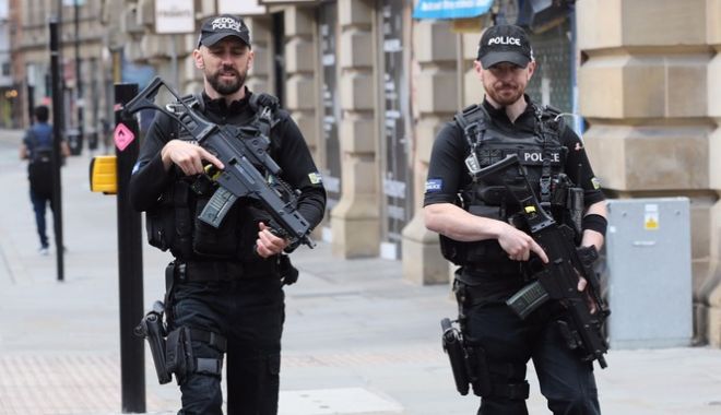 O mașină a intrat în Parlamentul britanic. Mai mulți răniți, șoferul reținut. Poliția suspectează atac terorist - streamimg-1534248088.jpg