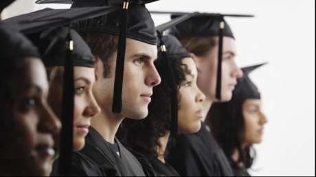Tinerii români sunt ademeniți de universitățile de elită cu burse de 2.000 de euro - student01042700-1332157431.jpg