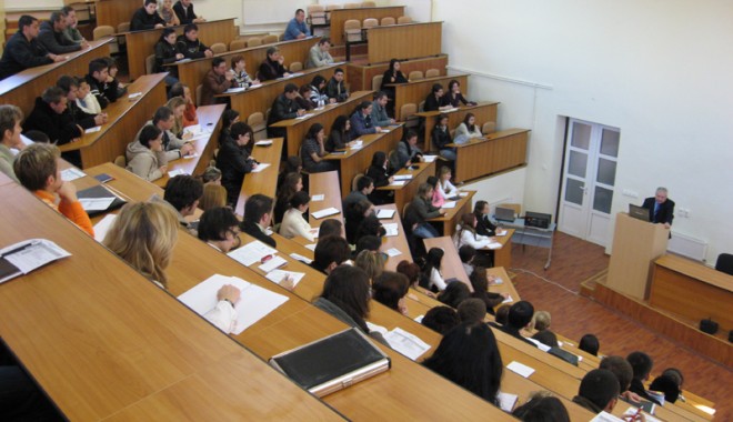 S-a lansat portalul studențesc anticorupție - studenti-1370624837.jpg