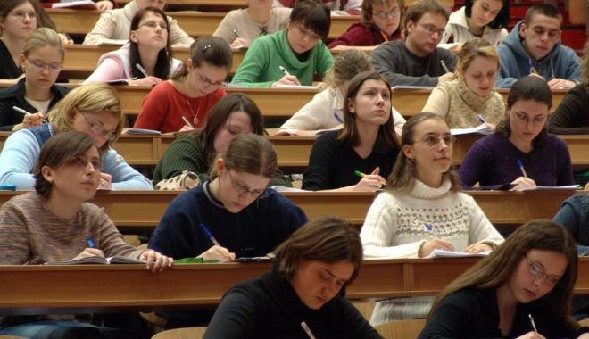 Studenții arabi de la Medicină, scanați cu detectoare de metal - studenti-1463666267.jpg