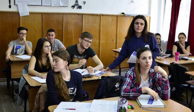Studenții ovidieni promovează oferta educațională - studentii-1459191902.jpg