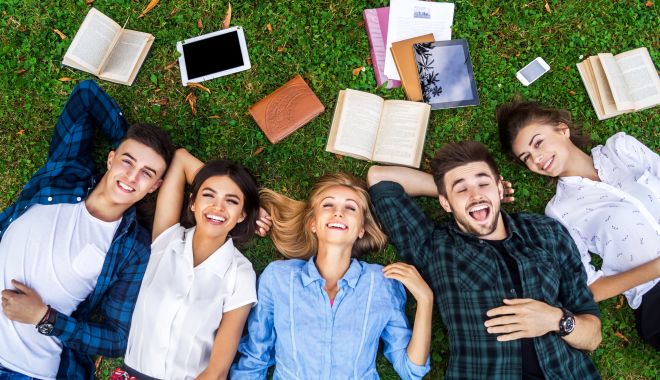 Studenții sunt sfătuiți să fie calmi și pozitivi - studentii-1585570680.jpg