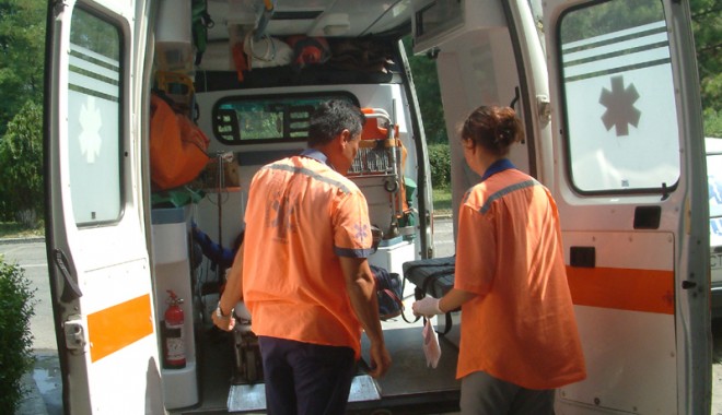 Studenții la Medicină fac practică obligatorie la Ambulanță - studentiilaemdicina-1410710254.jpg