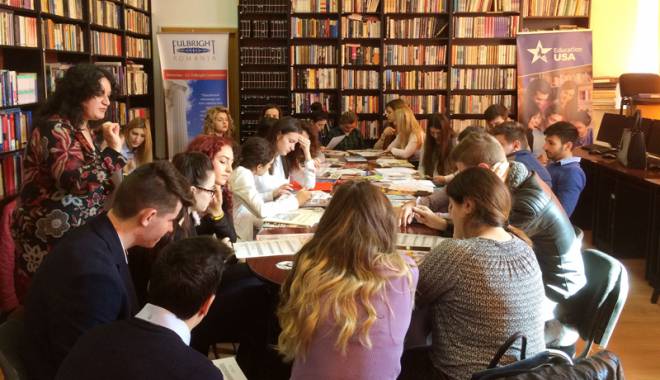 Studenții ovidieni au celebrat doamnele Americii - studentiiovidieni-1457452172.jpg