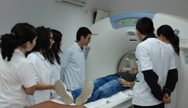 Câte locuri sunt disponibile la universitățile de medicină din țară - studentimedicinaulbs-1430402492.jpg