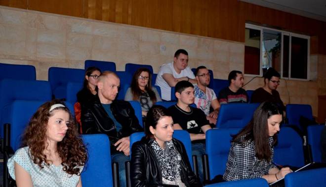 Studenți și elevi de vorbă  despre criminalitatea feminină - studentisielevi-1426185096.jpg