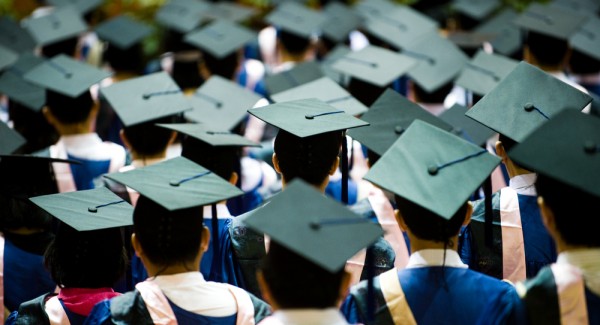 Reacție dură a rectorilor universităților din țară - studentsuniversitygraduation600x-1420371222.jpg