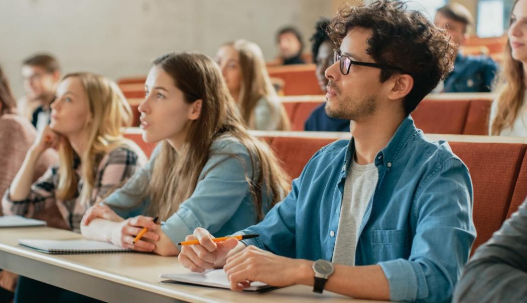 Vești bune pentru românii cu studii superioare. Ordinul a fost publicat în Monitorul Oficial
