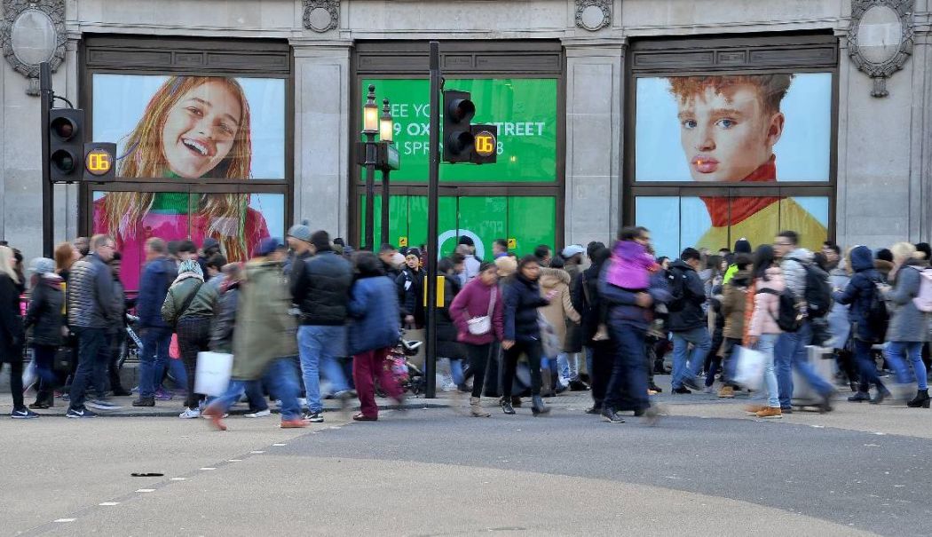 Opt din zece cumpărători renunţă la coşul de cumpărături de sărbători din cauza stresului și a frustrării - studiu8din10cumparatorirenuntala-1759918361.jpg