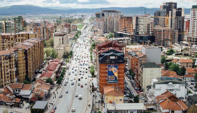 Emisari ai SUA şi UE îndeamnă Kosovo şi Serbia să nu alimenteze violenţa - suakosovo-1671043788.jpg